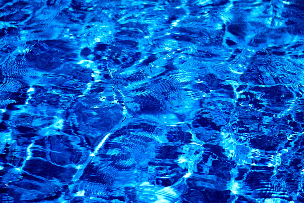 Couleur de l'eau bleue